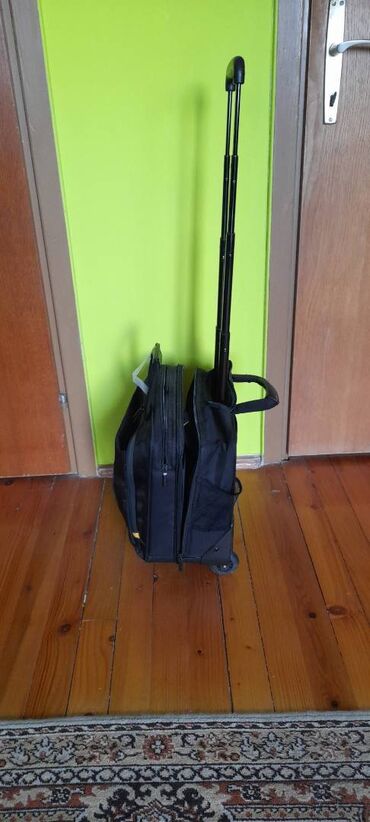 Putni koferi i torbe: Odlicna Targus torba za putovanje avionom, ima dosta pregrada, pa moze — 2