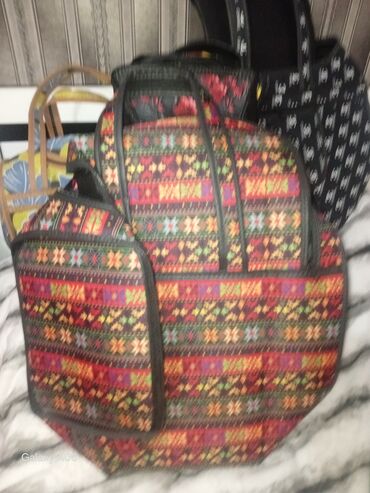 Çamadanlar: Səyahət üçün çanta və çamadan dəsti.Balacalar 10 manatdan 14 manata — 8