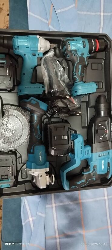 продаю электро инструменты: Представляем набор электроинструментов Makita, который включает в себя