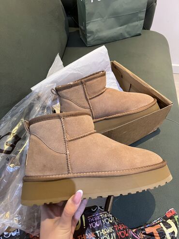 sandale na stiklu broj 35: Ugg boots, color - Beige, 40