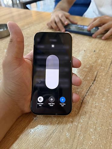 google pixel 9 pro xl: IPhone 16 Pro, 256 GB, Natural Titanium, Face ID — 4