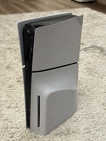 Sony PlayStation: Игровая консоль Sony PlayStation 5 (версия с дисководом) + геймпады — 4