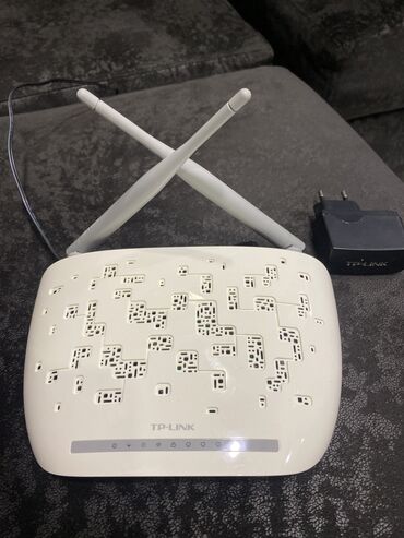 wifi modem: Wifi ADSL modem 
Ev telefonu ile işleyir