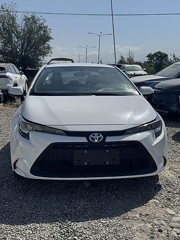 byd e1: Toyota Corolla: 2023 г., 1.8 л, Вариатор, Гибрид, Седан — 2