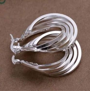 Minđuše: Mindjuse
Cena:950din — 8