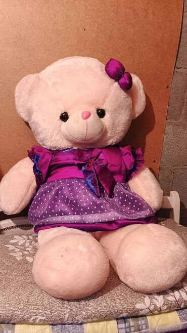 костюм санты для мальчика: Большой плюшевый медведь в праздничном наряде. - Цвет меха