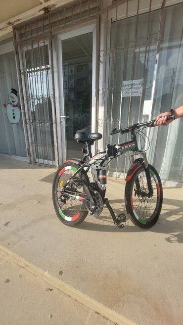 велосипед каталка: Şəhər velosipedi Adidas, 26"