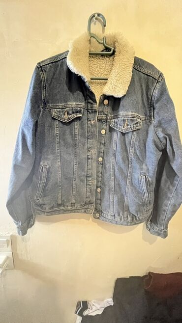 Dəstlər, kostyumlar: Şekildekilerin her biri 10 azn
42-44 ölçüdür
Uşaq kurtkaları 4-5-6 yaş — 2