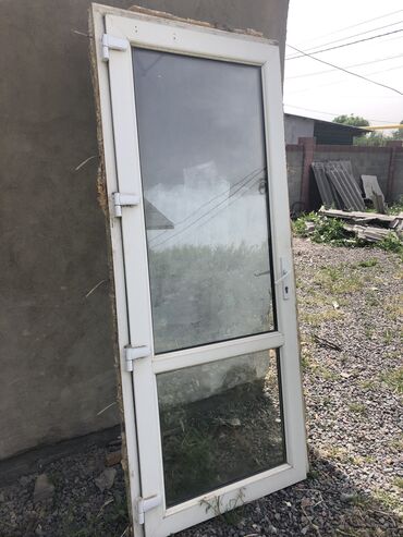 пластик эшик сатылат: Кире бериш эшик, түсү - Ак, Колдонулган, 2 * 97, Өзү алып кетүү