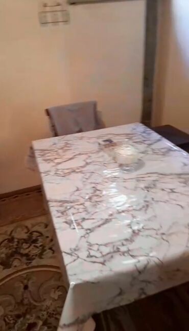 Ev və bağ: Qonaq masası, Açılmayan, Dördbucaq masa