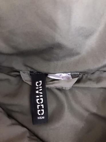 верхний одежда: Пуховик/куртка H&M Divided, цвет хаки. - Теплая стеганая модель с — 1