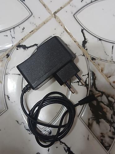 orjinal iphone adapter: Yenidi istifade edilmiyib!AC/DC Adapter – Model: Q910 - Giriş — 2