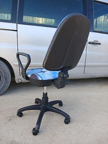 Ofis mebeli: Uşaq/yeniyetmələr üçün ofis tipli fırlanan iş stulu. Xüsusiyyətlər: - — 2