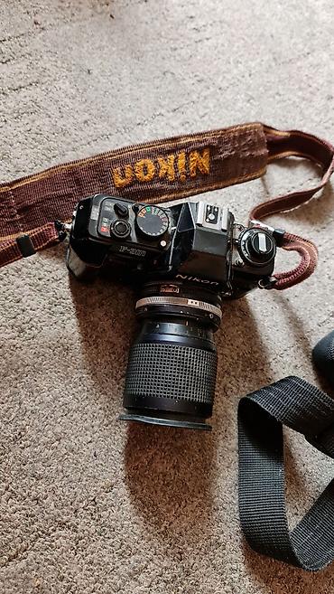 ploca za gramofon: Nikon F-301 analogni SLR fotoaparat sa priborom - Telo: Nikon F-301 — 2