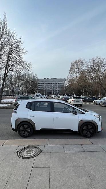 GAC: Электромобиль GAC Aion Y (белый, 5‑дверный кроссовер/MPV городского — 4