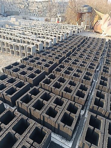 столы офис: Продаю пескоблок рываный любой цвет качественный 15/400 . Тумба, блоки — 7