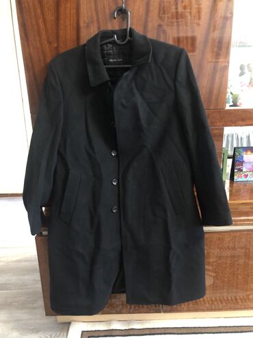 одежды для малышей: Продаю мужское пальто в отличном состоянии. Размер:48-50