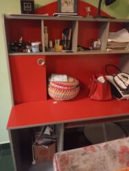 стол в кабинет руководителя: Yazi masa+tumba Gorunduyu kimidi Qiymet cutu 40 azn Unvan Hezi Aslanov