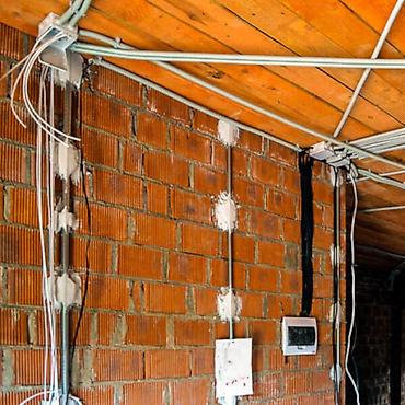 Электрики: Электрик | Установка трансформаторов, Установка опоры, Монтаж выключателей Больше 6 лет опыта — 4