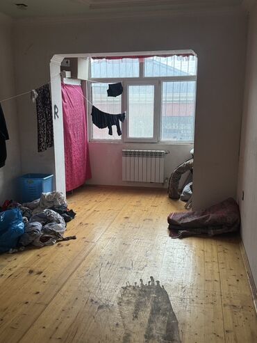 Uzunmüddətli kirayə mənzillər: Təcili satılır !!! 9mərtəbəli binanın 1ci mərtəbəsi. Ev köhnə — 5