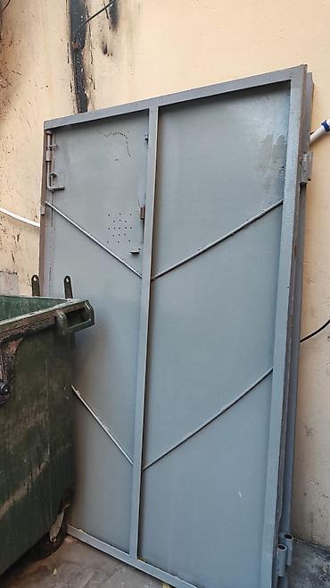 Ev və bağ: Salam hər vaxtınız xeyir. Qaraj qapısıdır əla vəziyyətdədir. 400kg — 2