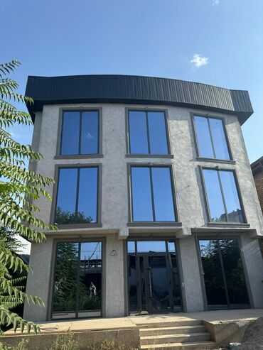 бишкек кафе аренда: 🏢 3 этажное Коммерческое помещение / 📍 Ул. Фрунзе — первая линия! ✅