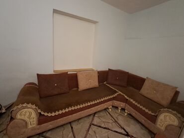 arendaya cay evi: Künc divan, İşlənmiş