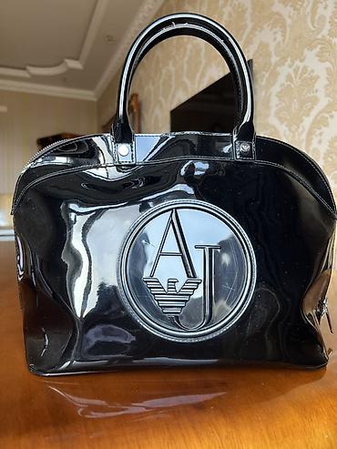 Çantalar: Armani Jeans m çanta
- Rəng: Parlaq qara
Orijinal — 1