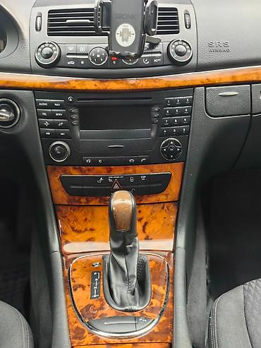 auto kamera 3 u 1: Mercedes-Benz E 220 CDI, limuzina, srebrna metalik. Ključne — 10