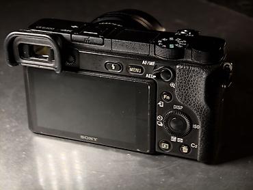 sony a6400 купить: SONY_A6400
BODY+16-50LENS
SD_CARD_128GB_200MB/S_NEW
2_BATTERIES
DOUBLE — 2