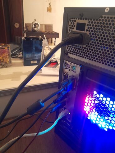 Masaüstü kompüterlər və iş stansiyaları: Tecili elim yandida satilir. tel sistem blokun 3 ay evvel 600 azn — 4