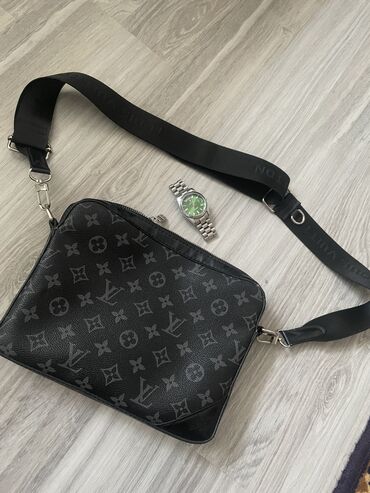 золотые часы женские с золотым браслетом фото и цены: Барсетка, Louis Vuitton, Материал: Натуральная кожа, Новый