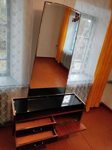 Дом и сад: Продаётся трюмо, польский
 село КЫЗЫЛ СУУ НА ЫССЫК КУЛЕ