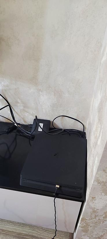 p4 disk: PlayStation 4 Slim oyun konsolu - Model: PS4 Slim (orijinal Sony — 1