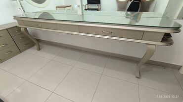 -Böyük ölçülü,salon və ya ev istifadəsi üçün uyğundur; -üst hissəsi
