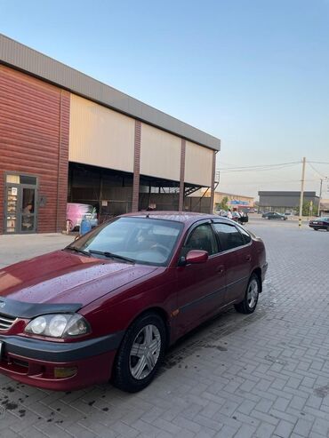 Toyota: Toyota Auris: 1.8 л, Механика, Бензин, Хэтчбэк