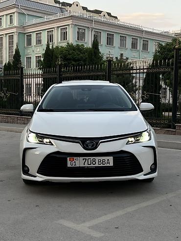 byd e2: Toyota Corolla: 2021 г., 1.8 л, Вариатор, Гибрид, Седан — 4