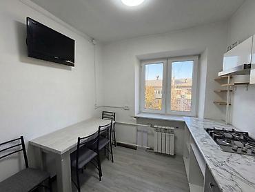 продаю квартиру империал: 1 комната, 32 м², ул. Ахунбаева / Малдыбаева Хрущевка, 4 этаж, Евроремонт — 4