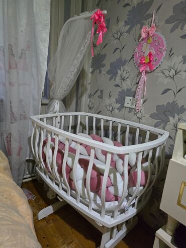Beşiklər: Qız üçün, İşlənmiş, Yumru, Beşik, Dəstsiz, Matras ilə, Yellənmə mexanizm ilə