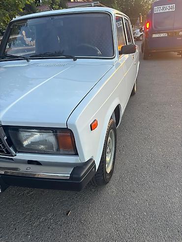 hyundai accent 2017 model: VAZ 2107 sedan – ağ rəng, klassik gövdə dizaynı. ela vezyetdedi hec — 6