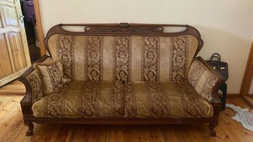 Divan və kreslo dəstləri: Divan, Divan