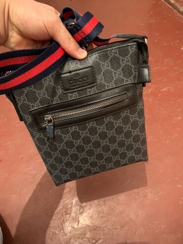 шарфы платок: Сумка через плечо Gucci. - Формат: вертикальная сумка-мессенджер. -