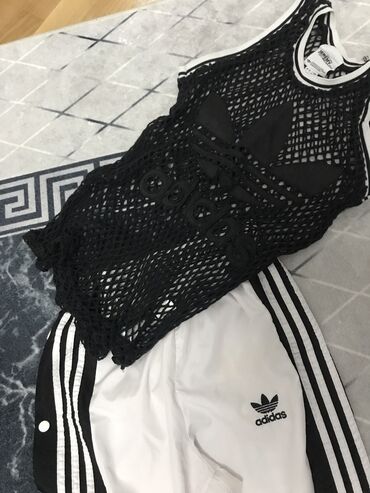 Köynək və bluzalar: 38 ölcü adidas ağ şalvar qara toxunma deşikli köynək altından qara