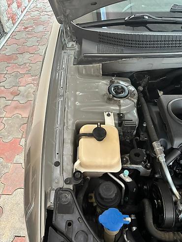 Hyundai: Hyundai Sonata sedan • Korpus: 4 qapılı sedan, metalik boz rəng • — 13