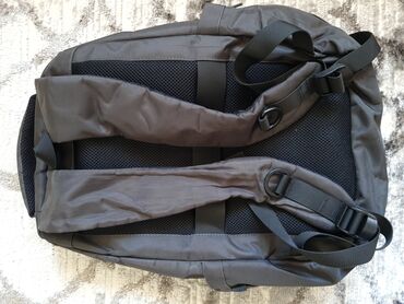 Məktəb çantaları: 1 ci Tactical 25 manat 2 ci Boz rəngli 25 manat 3 cü Qəhvəyi rəngli 15 — 6