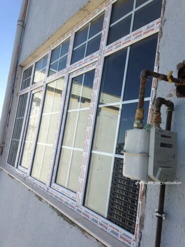 Plastik pəncərələr: Ağ rəngli plastik çərçivəli bu pəncərə, müasir dizaynı ilə istənilən — 4