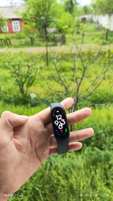 Наручные часы: Продаю оригинальный фитнес браслет: Xiaomi Smart Band 7 Сколов