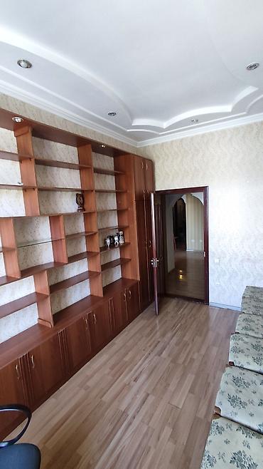 4 комнаты, Цум Собственник, Семейным, от 1 года, С мебелью частично at lalafo.kg 4 комнаты, Цум Собственник, Семейным, от 1 года, С мебелью частично