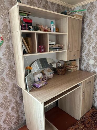 Письменные столы: Письменный стол — 2