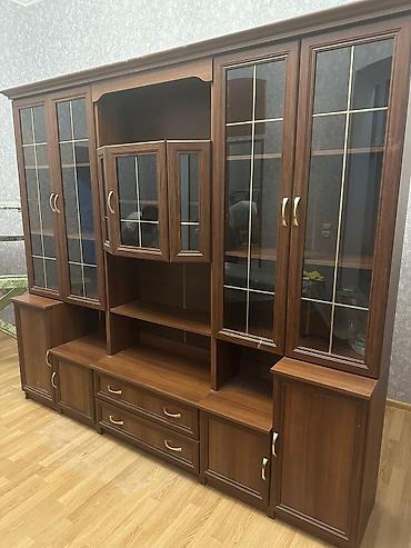 Servantlar: Servant ela veziyyetde 2,40×2,15×45ölcude Qiymet 110Azn — 2